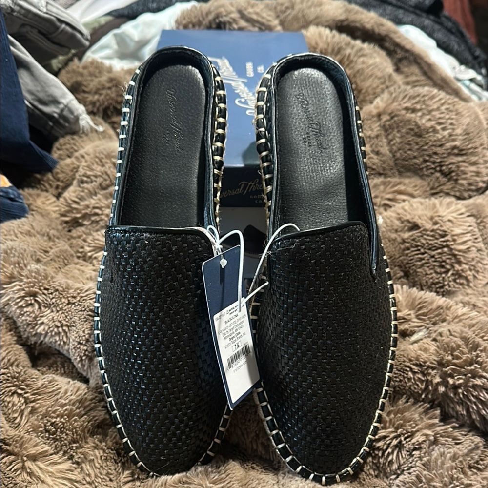 Universal Thread-Black Woven Slip-On Shoes size 7.5